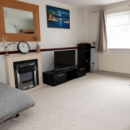 3 Bed Home Sleeps 8 People Located 1 Min From Train Stop - Otley Terrace Олдем Екстер'єр фото