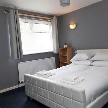 3 Bed Home Sleeps 8 People Located 1 Min From Train Stop - Otley Terrace Олдем Екстер'єр фото