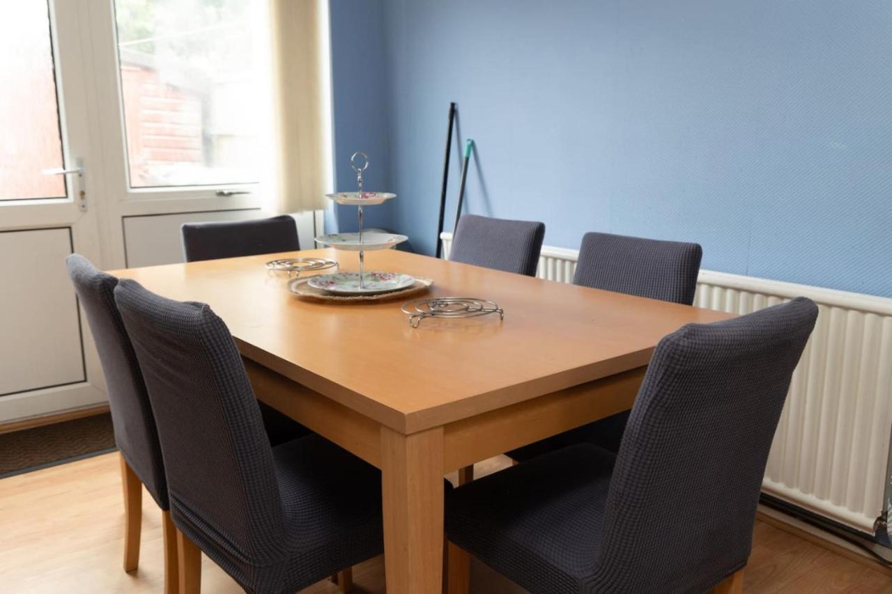 3 Bed Home Sleeps 8 People Located 1 Min From Train Stop - Otley Terrace Олдем Екстер'єр фото