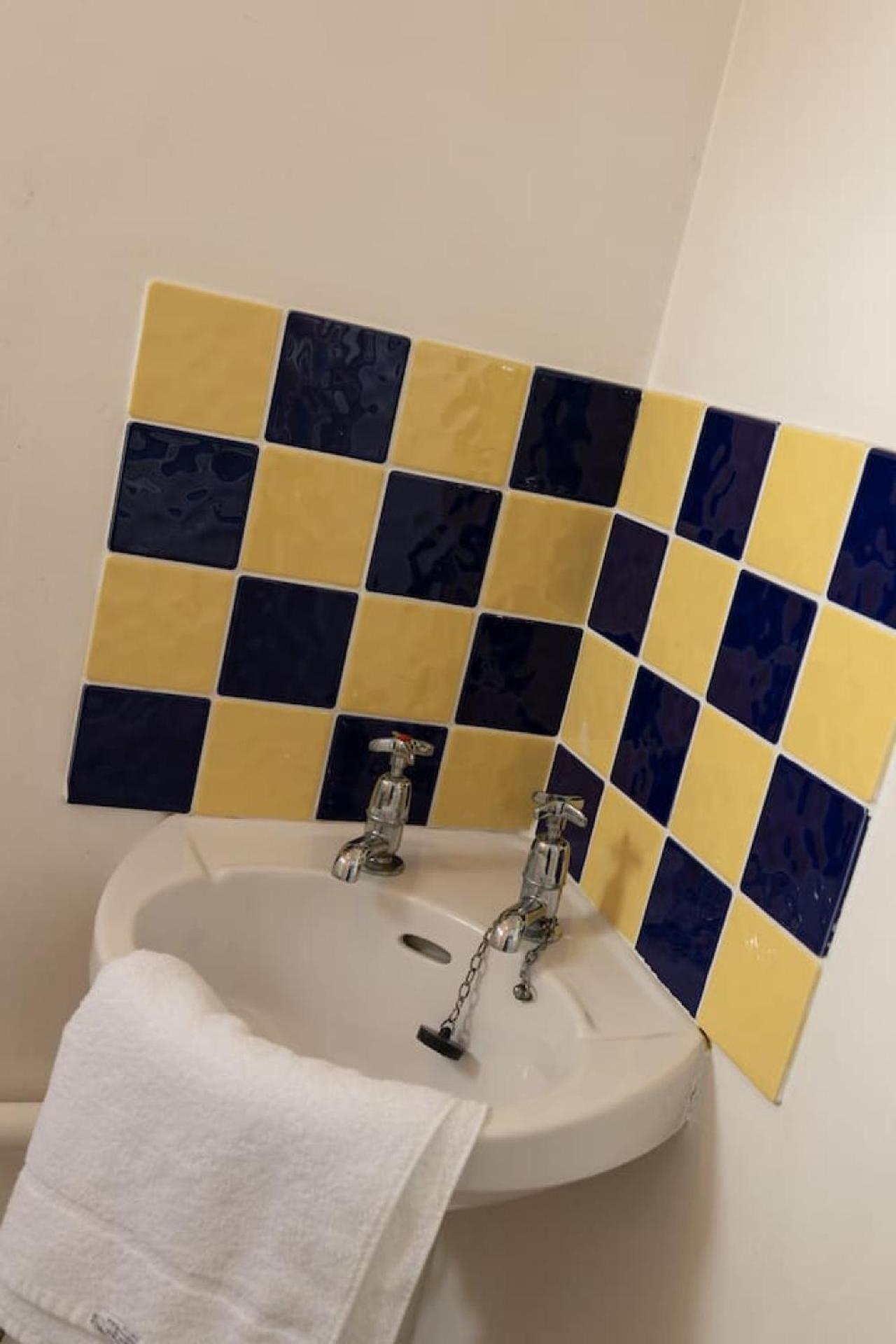 3 Bed Home Sleeps 8 People Located 1 Min From Train Stop - Otley Terrace Олдем Екстер'єр фото